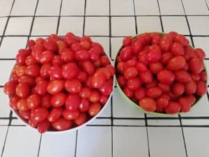 Gewassen en uitgelekte tomaten