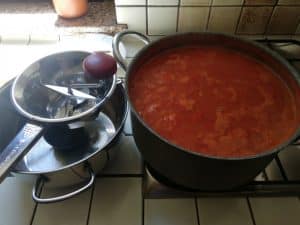 Purê de tomate pronto para processamento