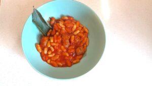 Sausage and beans: classic and timeless recipe