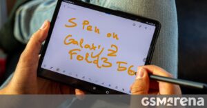 Samsung Galaxy Z Fold4 не будет иметь слота для S Pen