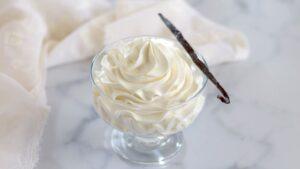 Crème Chantilly, recette simple et rapide avec seulement 3 ingrédients