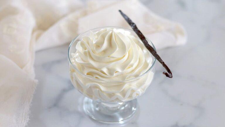 Chantilly cream, quick and easy recipe with only 3 ingredients