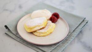 Fluffy pancake, a recipe for fluffy cakes that come from Japan