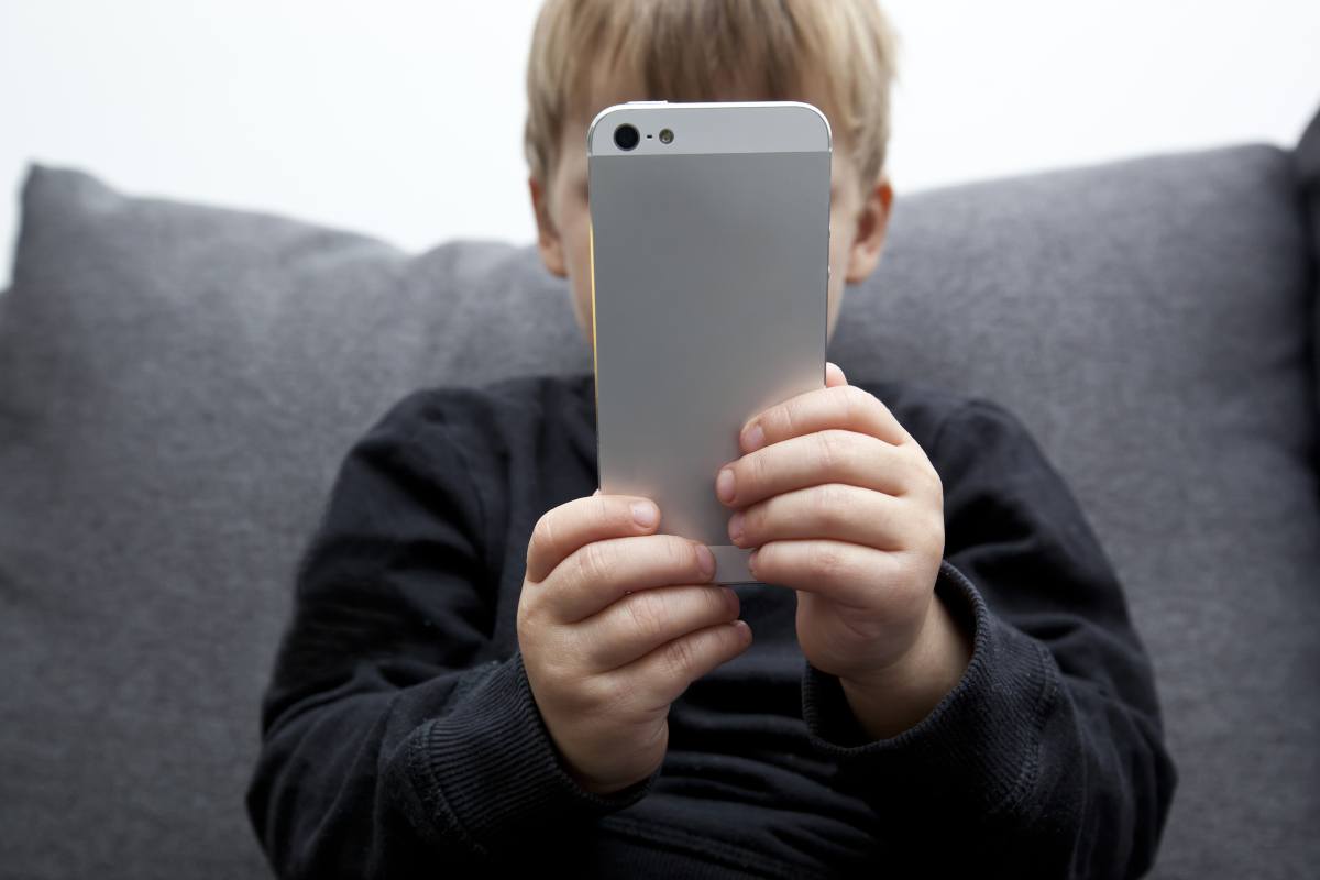 Smartphones en kinderen (AdobeStock)