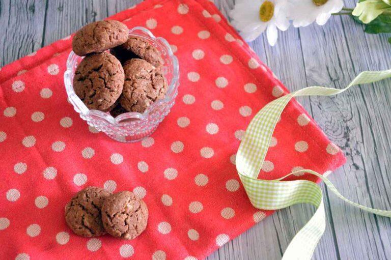 Csokis keksz, kiváló édességek receptje uzsonnára