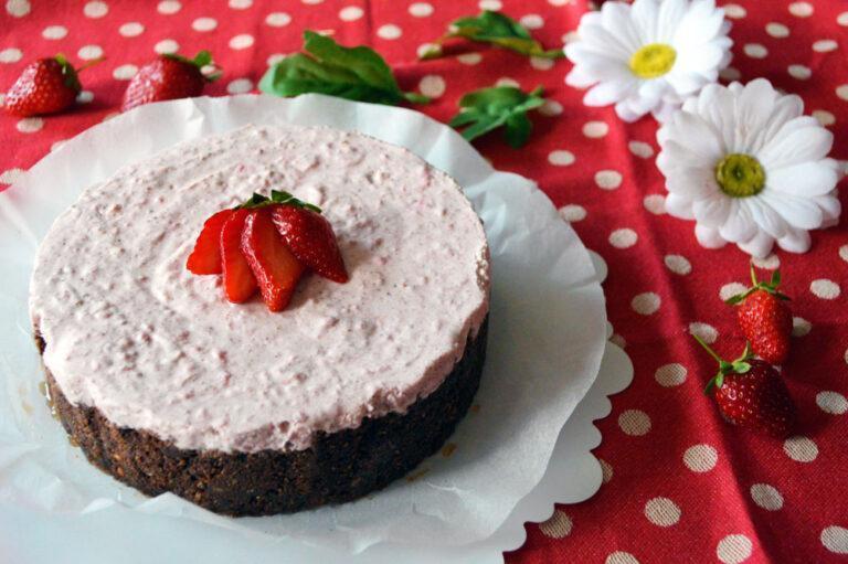 Strawberry cheesecake, simple and fresh