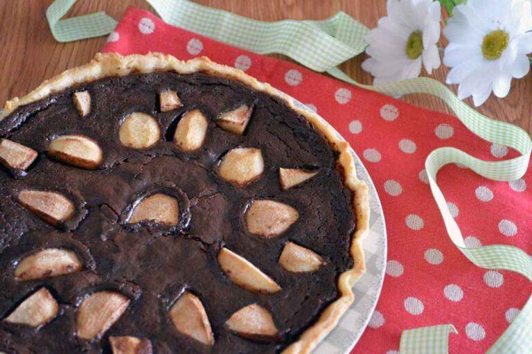 Pear and chocolate tart, the dessert that conquers you