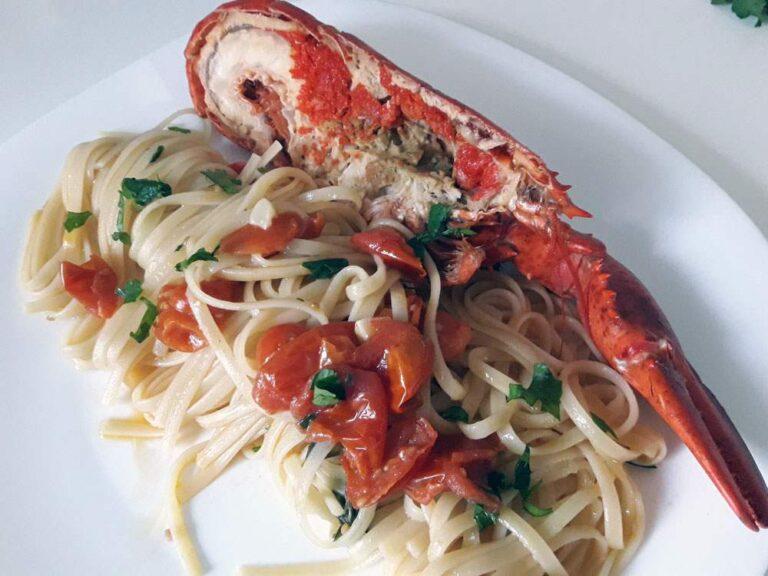Linguine with lobster, the delicate taste of tradition