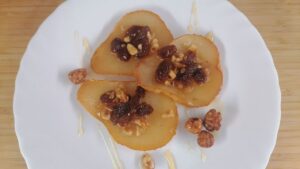 Baked pears, with honey and hazelnuts