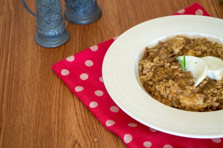 Risotto with mushrooms, a first course that everyone likes