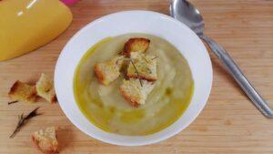 Velvety leek soup, creamy and tasty