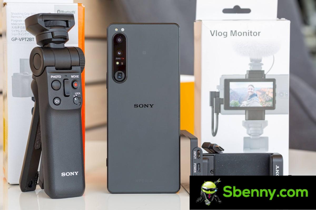Sony Xperia 1 IV presented with continuous zoom camera, SD 8 Gen 1, larger battery