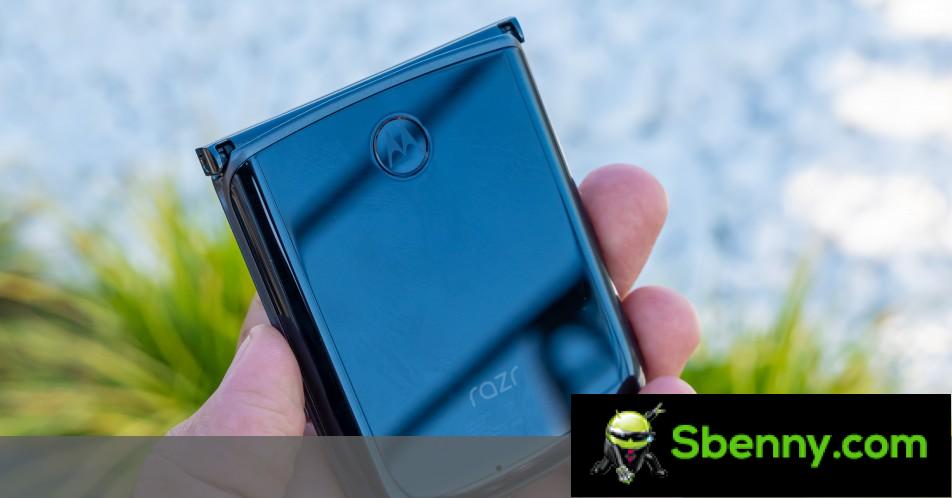 Motorola Razr 3 leaks in a short practical video showing a completely new design