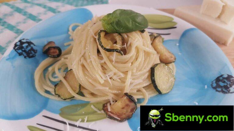 Spaghetti alla Nerano, zucchini and provolone del Monaco
