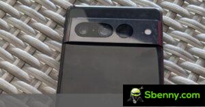 Google Pixel 7 Pro prototype leaks in live images