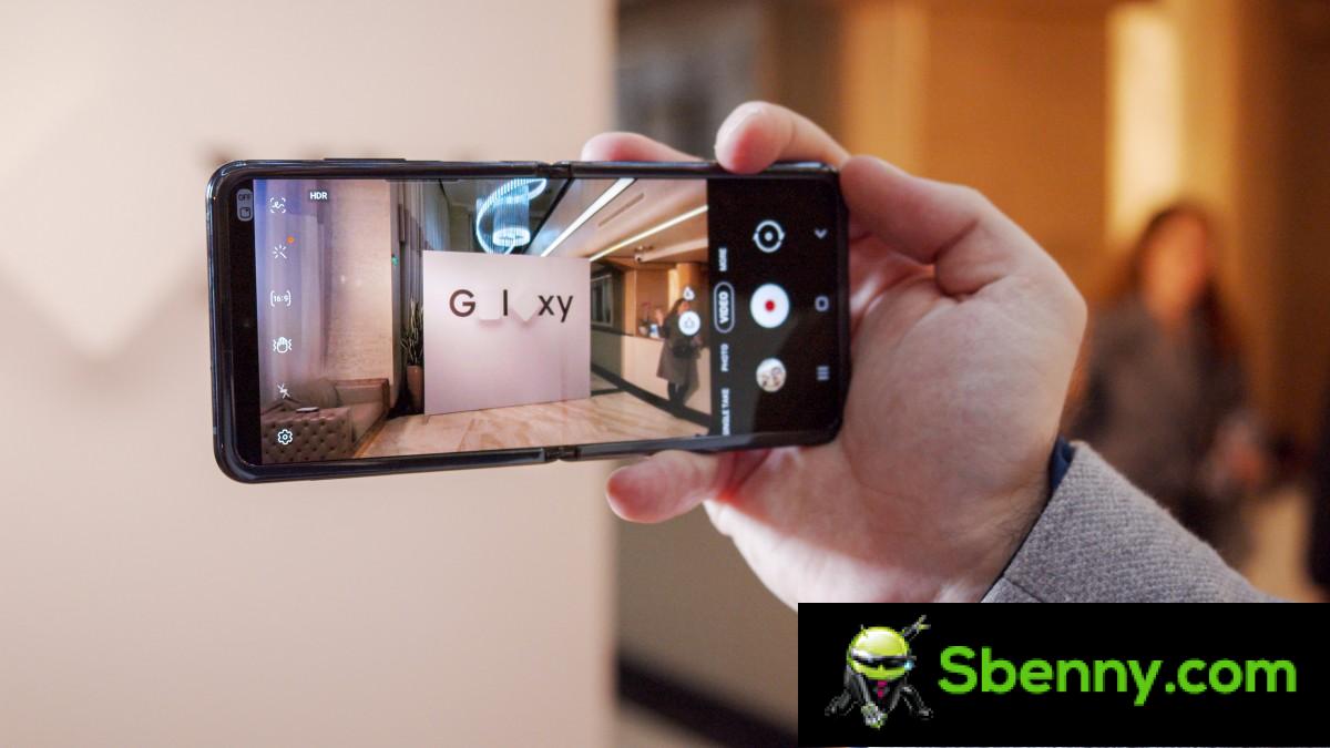 Оригинальный Samsung Galaxy Z Flip получает обновление пользовательского интерфейса 4.1.1