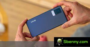 vivo V21s 搭载 Android 12 和滴水口