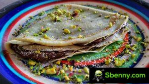 Crepes with Nutella and chopped pistachios for a delicious snack