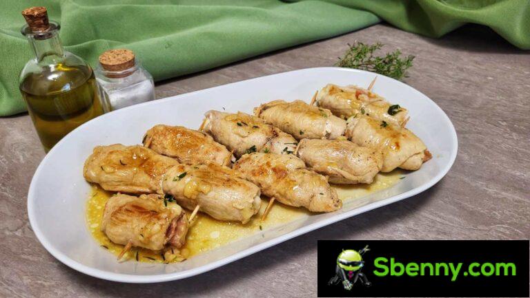 Chicken rolls with smoked cheese and ham