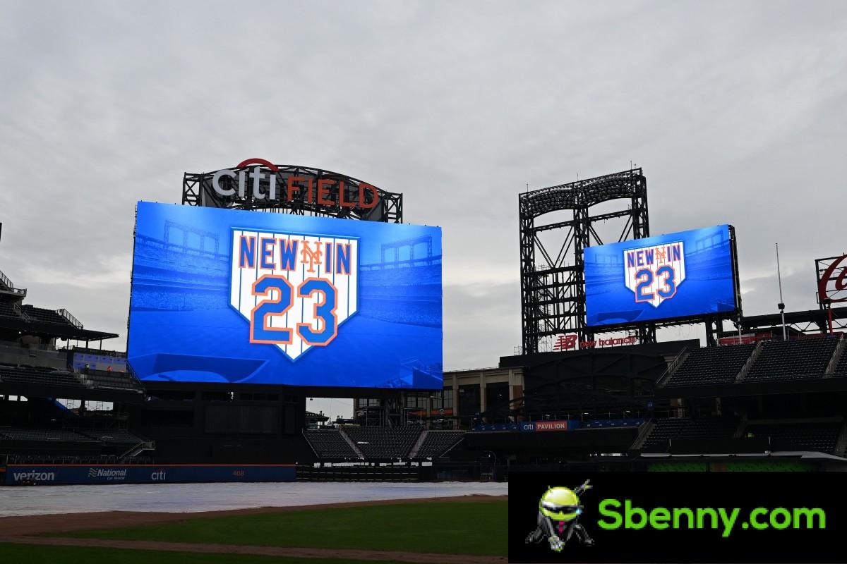 Samsung builds massive 17,400 square foot center field display for New York Mets stadium