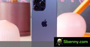 De iPhone 15-reeks komt in nieuwe kleuren, de niet-Pro-modellen hebben een satijnen achterkant