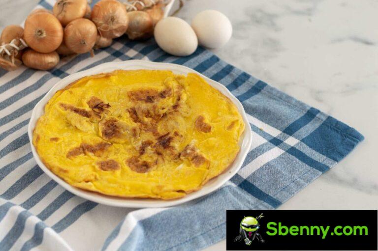 Onion omelette, simple, fast and genuine