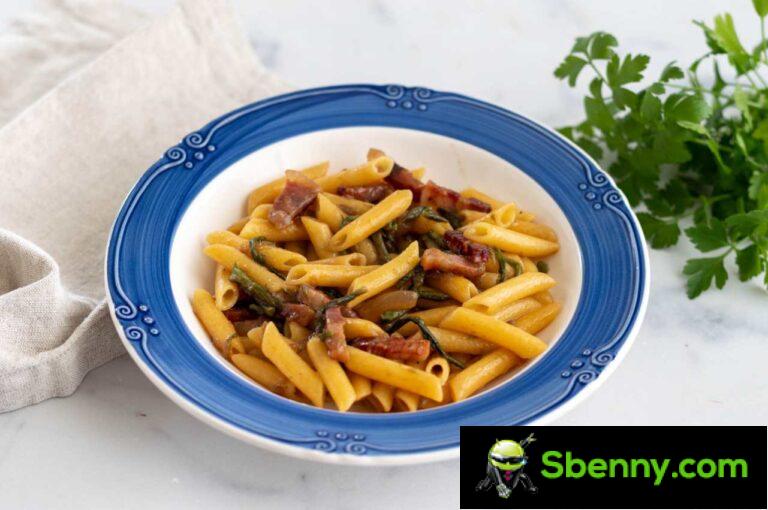 Pasta with asparagus and bacon, tasty recipe