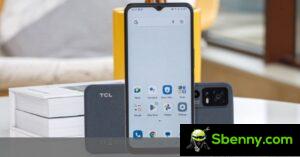 Unboxing of TCL 40 NxtPaper 5G