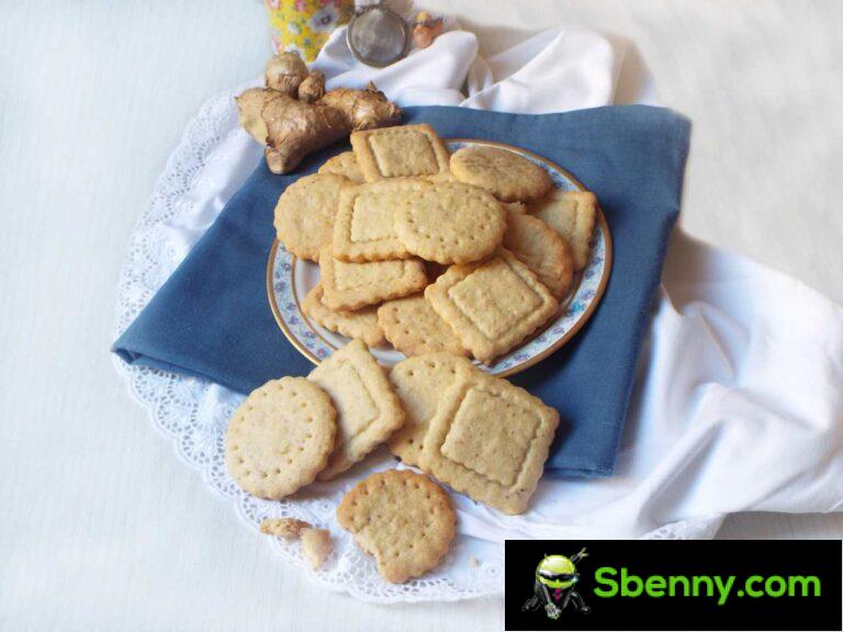 Fresh ginger biscuits with oil shortcrust pastry, simple almond-scented goodness.