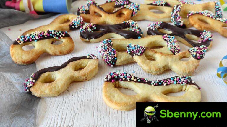Carnival masks made of shortcrust pastry, delicious and colourful
