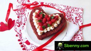 Herz aus rotem Samt, Dessert zum Valentinstag