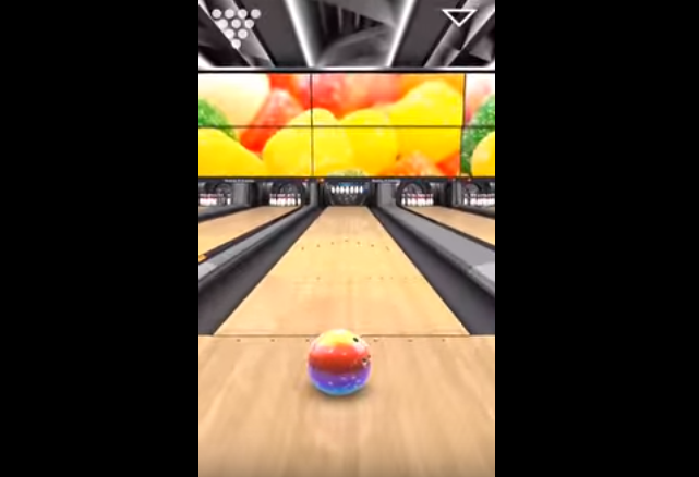 Gameplay screenshot from 3d bowling champion plus for Android